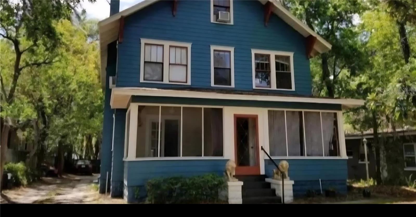 SMALL Studio apartment in a mutil-family dwelling downtown historic district of Orlando. Shared laundry machines. Wednesdays is designated laundry day. AVAILABLE JULY 1ST 2025.PET FRIENDLY WITH NONREFUNDABLE PET DEPOSIT. NO MONTHLY PET RENT. CALL TODAY TO MAKE YOUR APPOINTMENT.