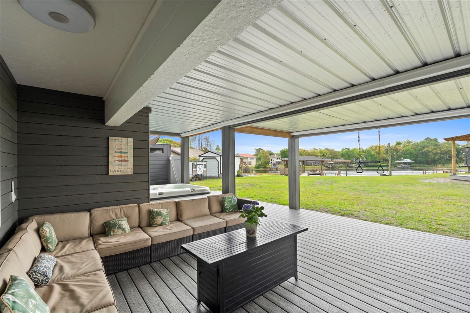 ECHOLS LAKE CARROLL ESTATES 4T - Residential