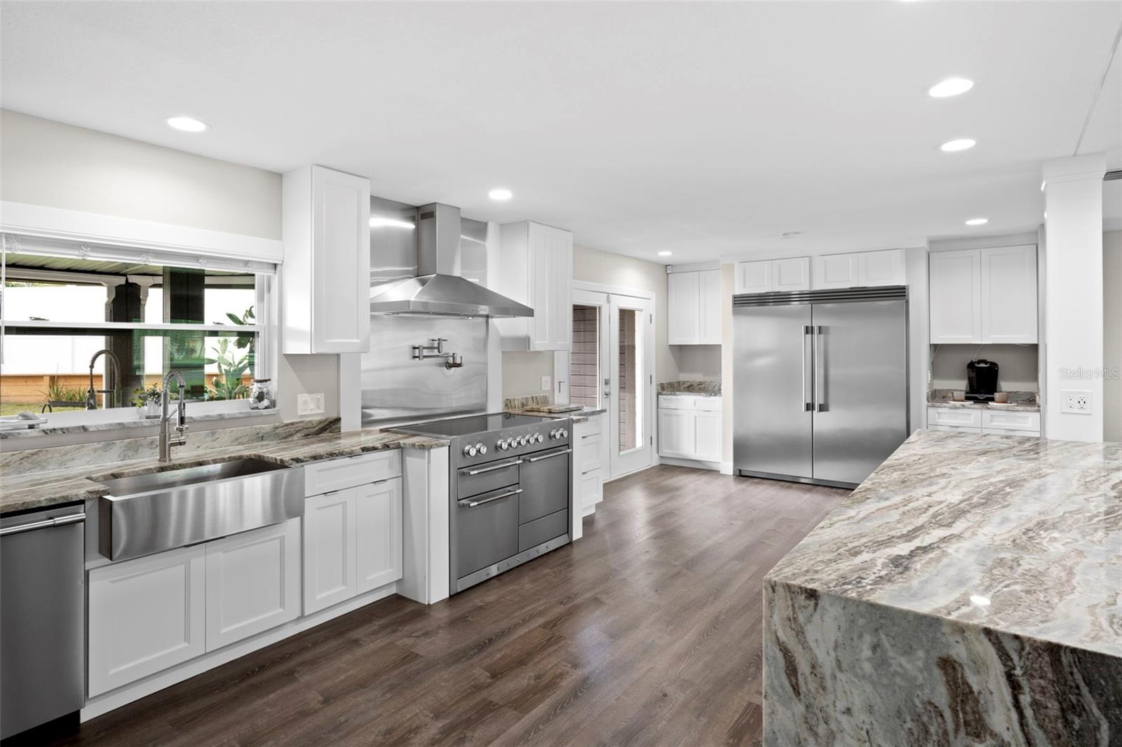 ECHOLS LAKE CARROLL ESTATES 4T - Residential