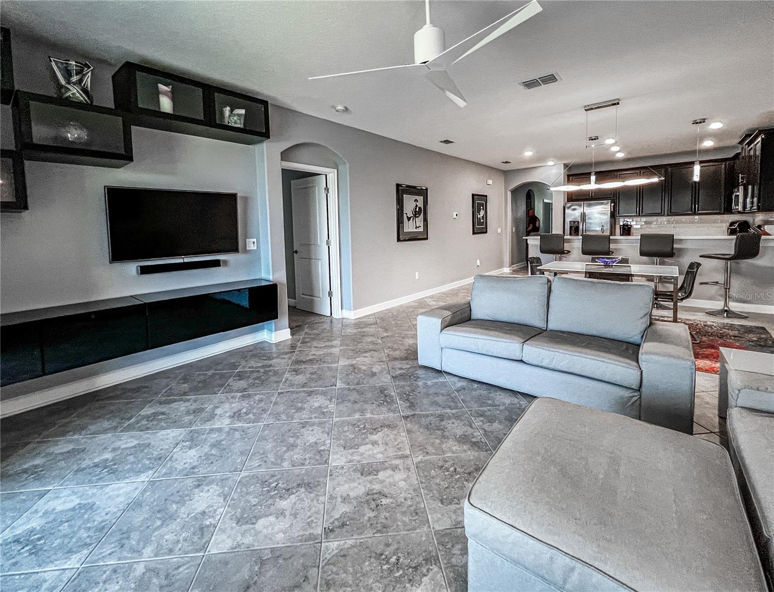 CHAMPIONS CLUB CONDO PH 29 - Residential