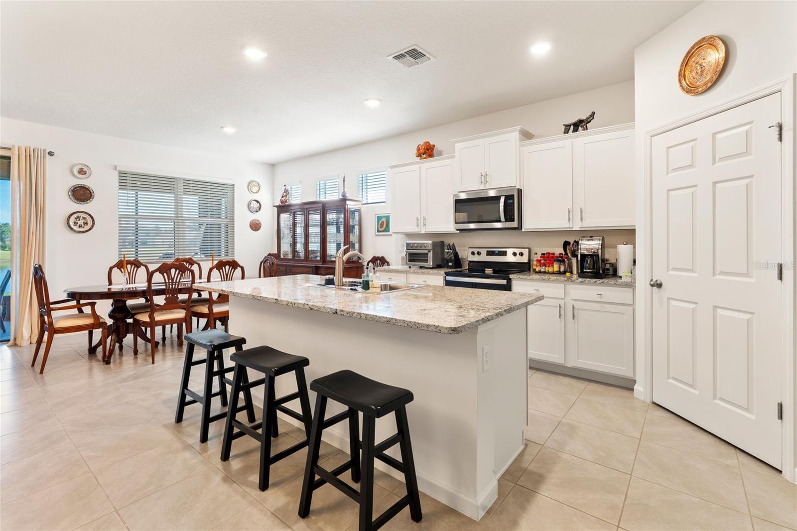 799 OLD COUNTRY ROAD SE