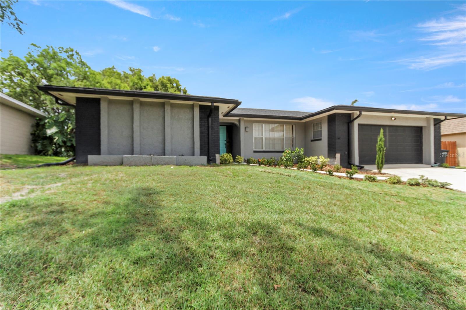 607 GREEN BRIAR BOULEVARD