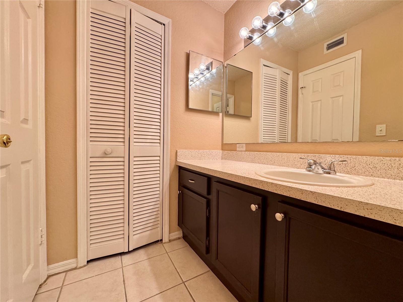 PARKVIEW VILLAGE BLDG 3032 - Residential Lease