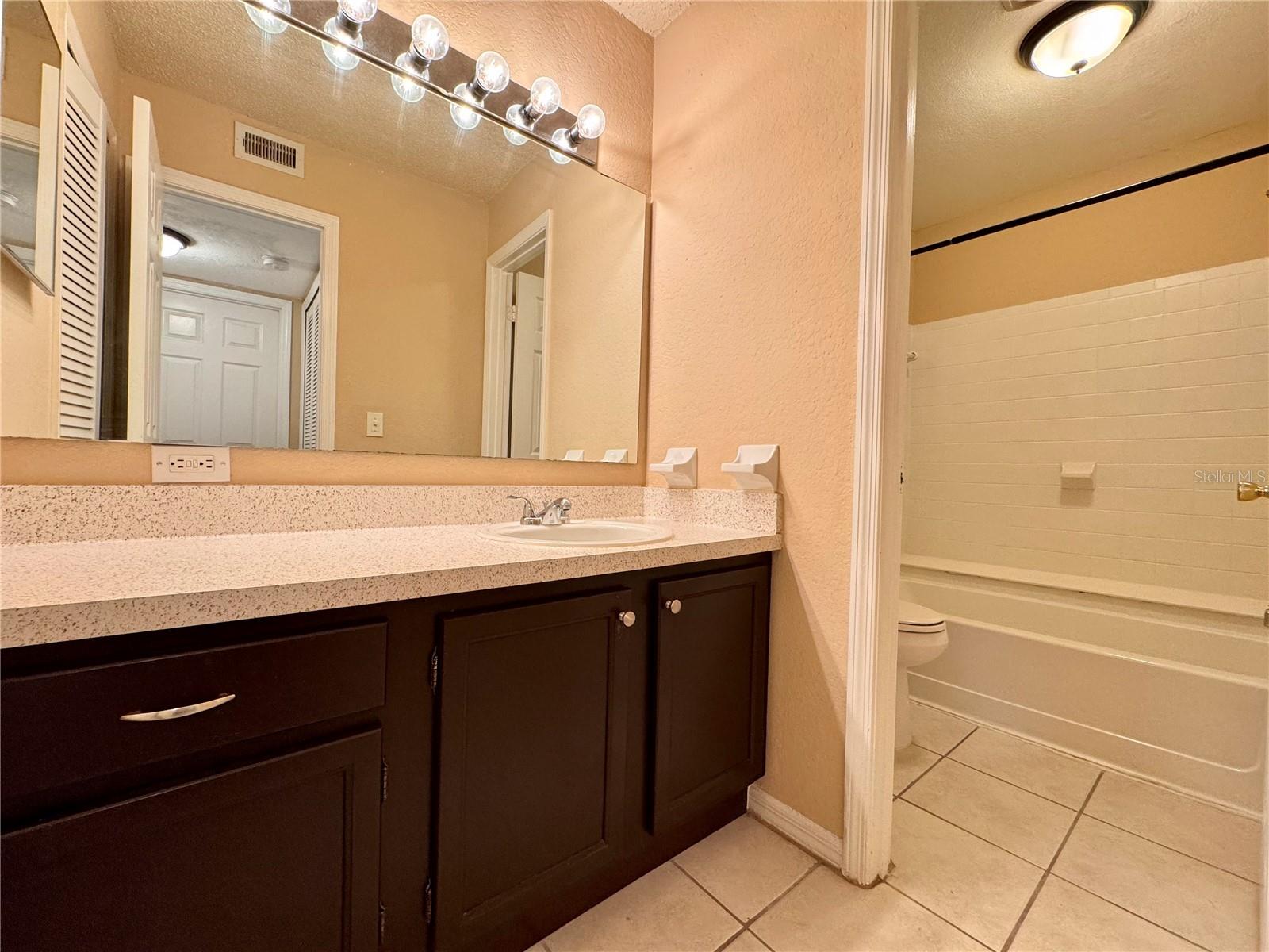 PARKVIEW VILLAGE BLDG 3032 - Residential Lease