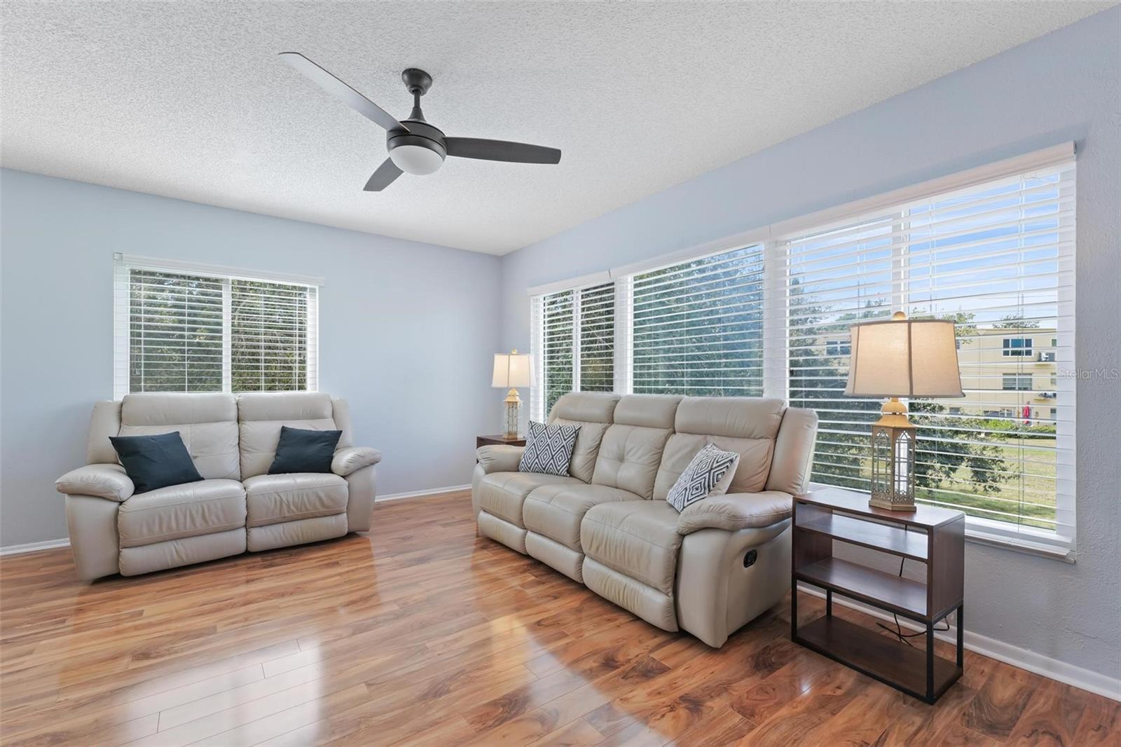 ON TOP OF THE WORLD - Residential