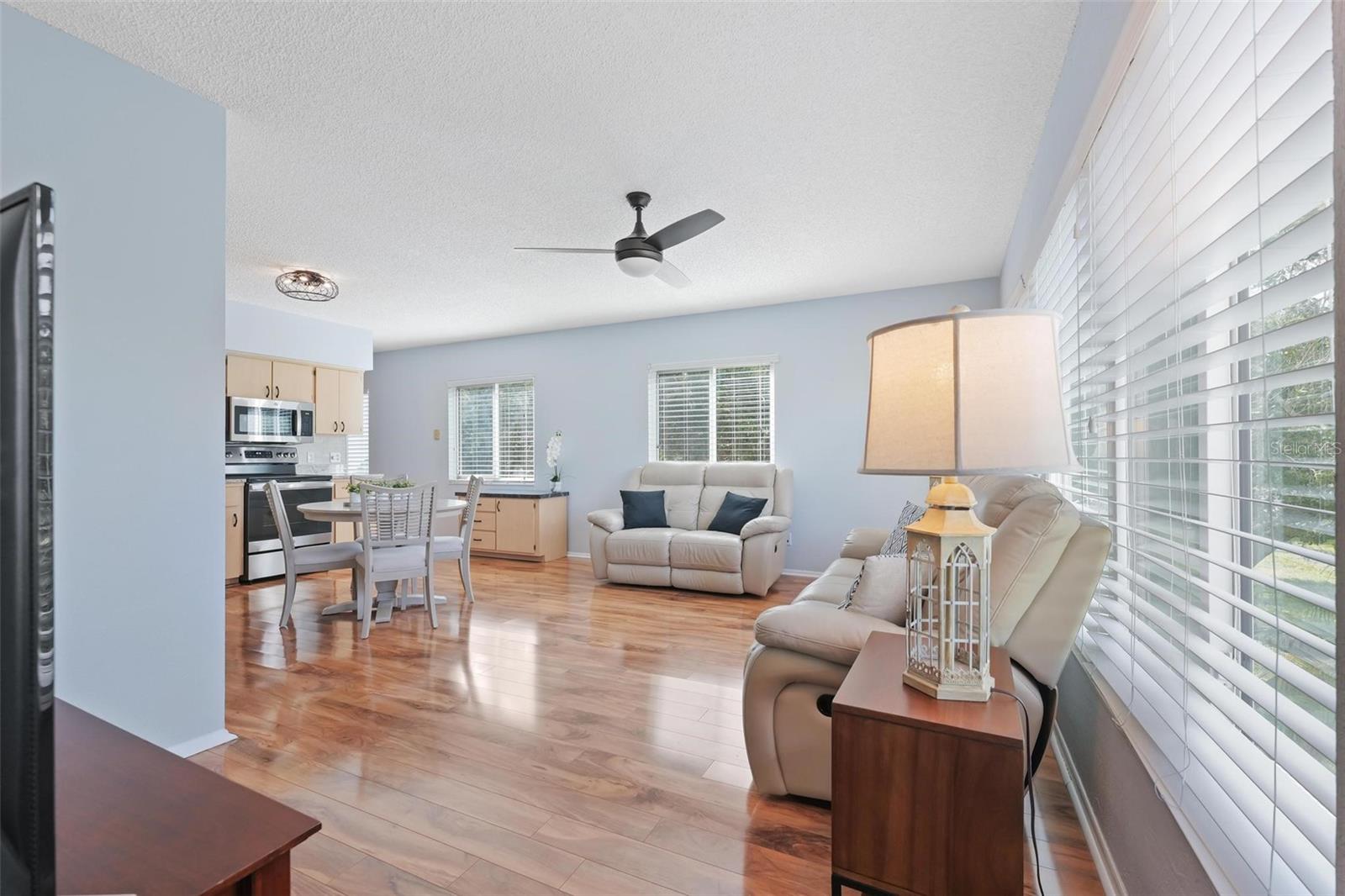 ON TOP OF THE WORLD - Residential