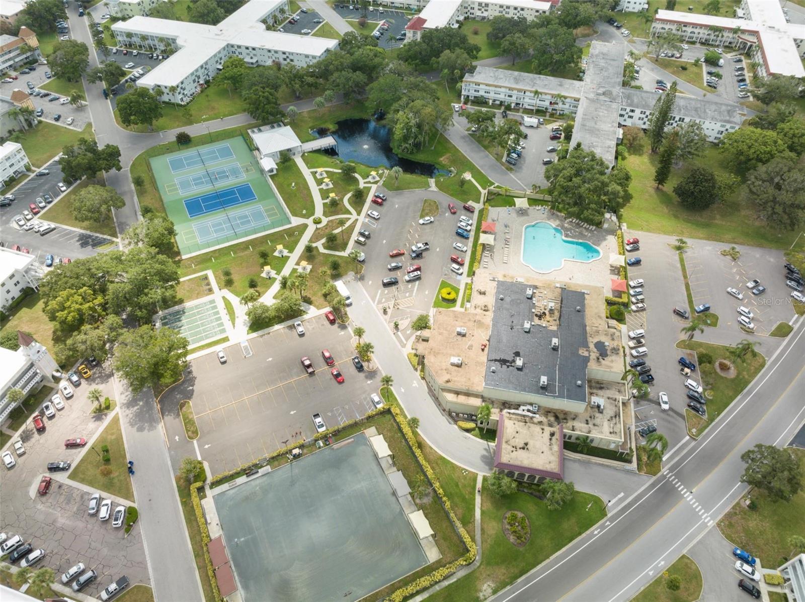 ON TOP OF THE WORLD - Residential