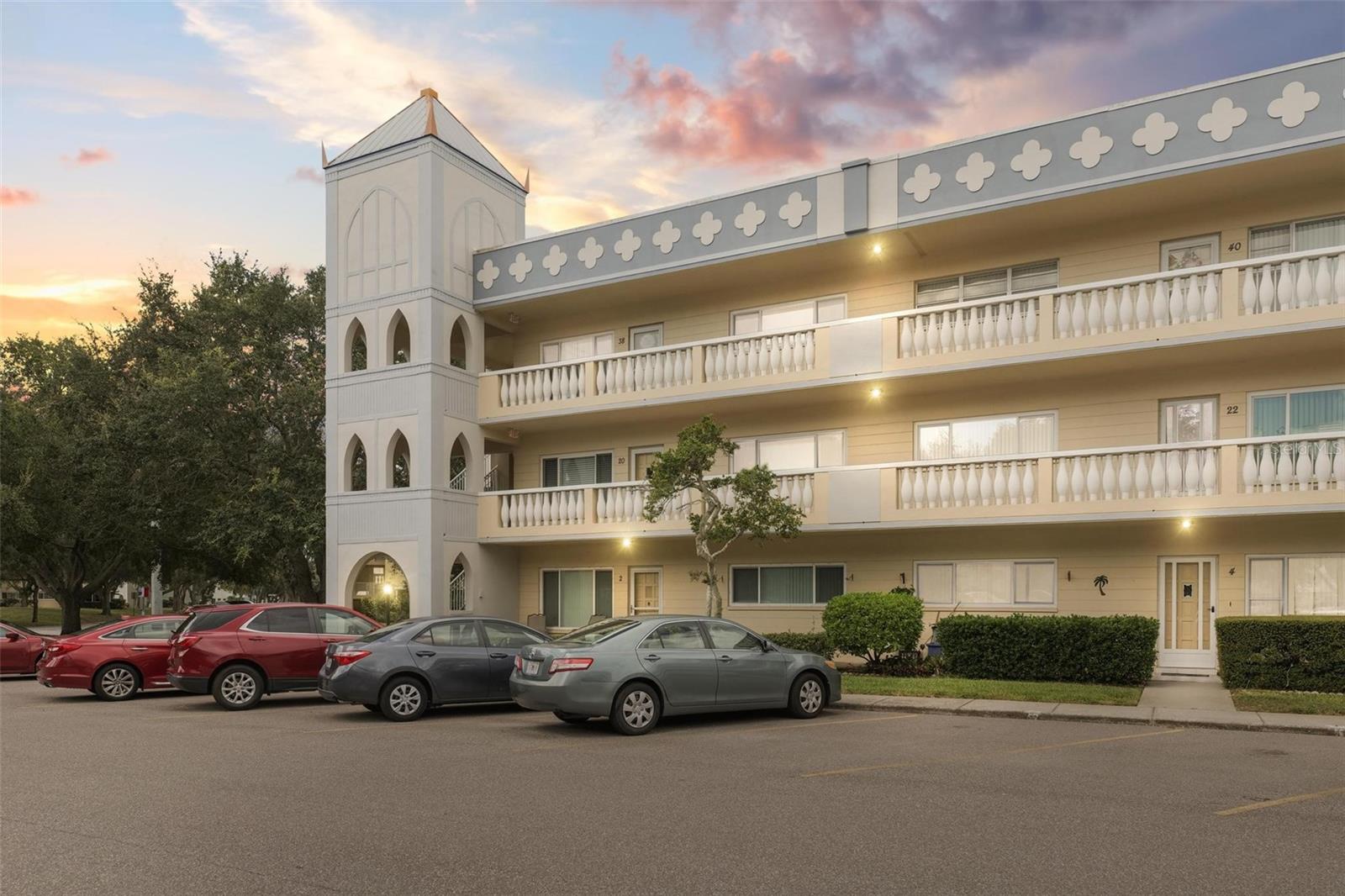 ON TOP OF THE WORLD - Residential