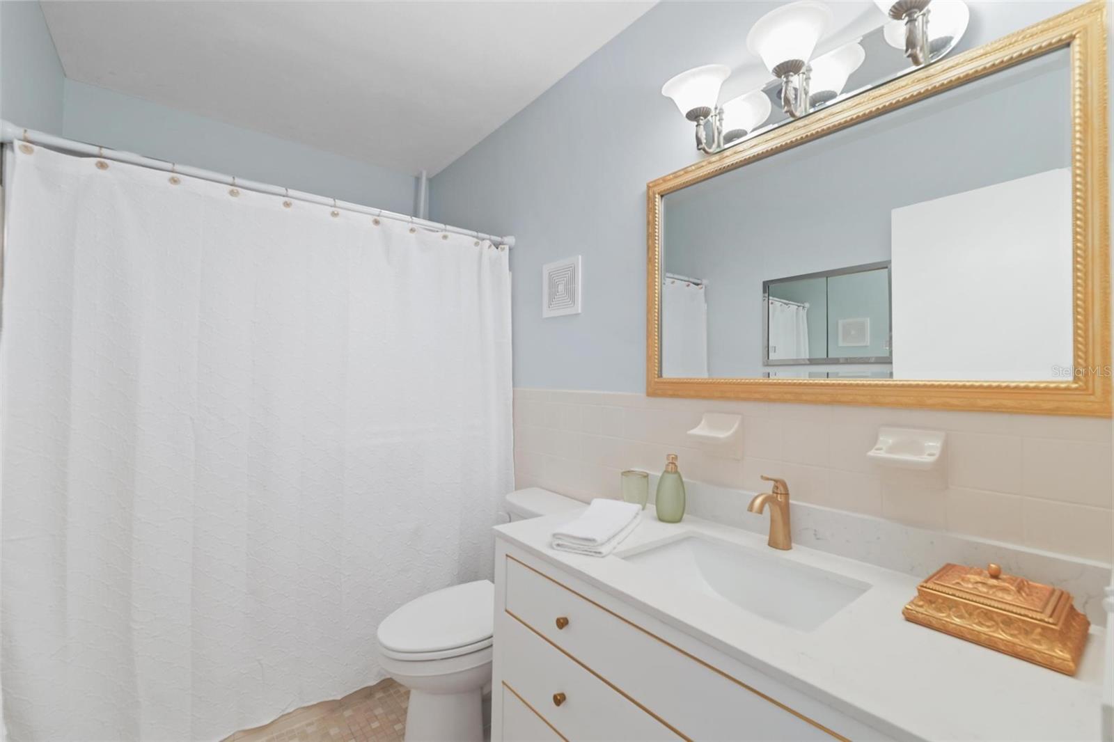 ON TOP OF THE WORLD - Residential