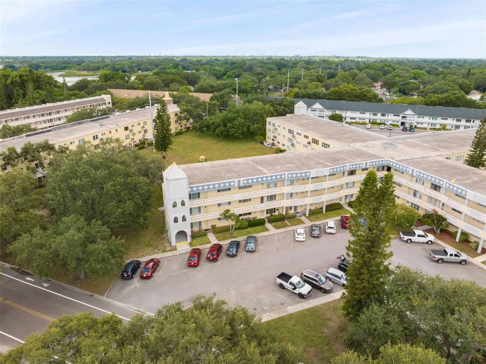 ON TOP OF THE WORLD - Residential