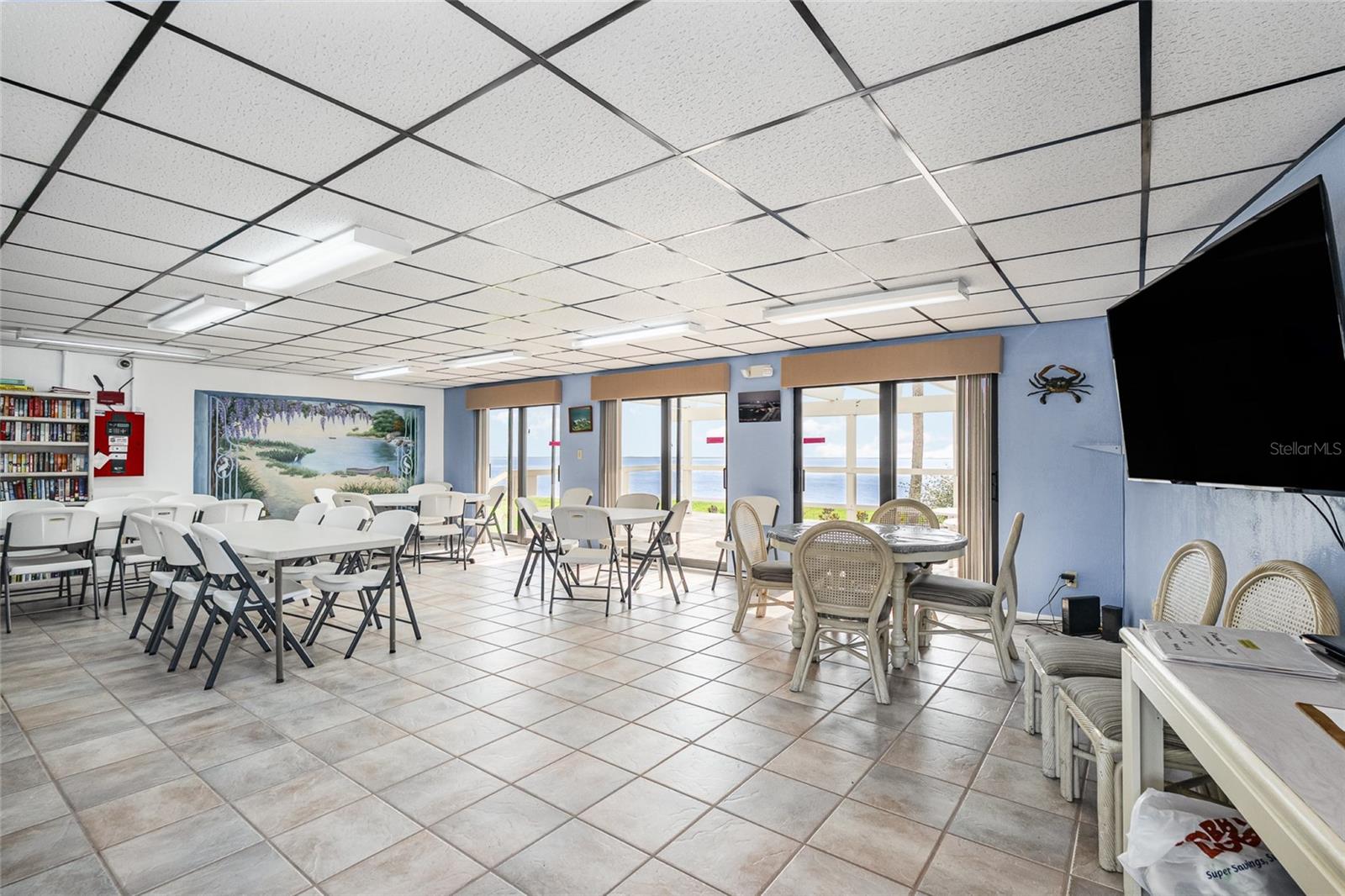 PELICAN POINT CONDOMINIUMS - Residential