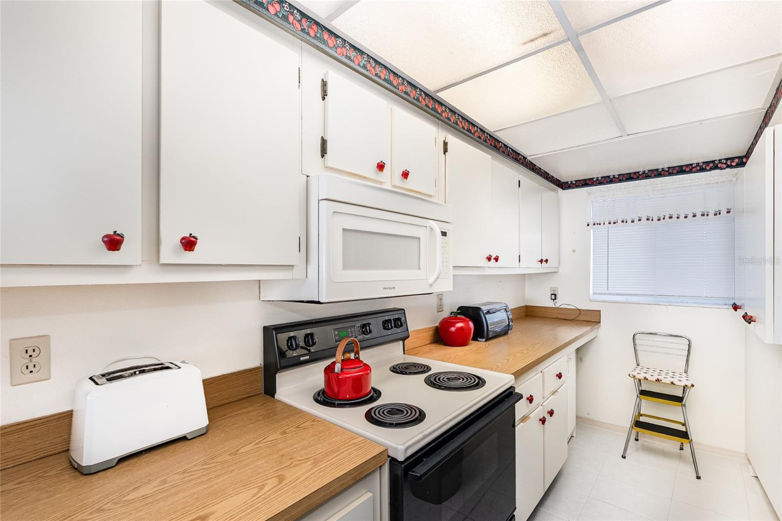 PELICAN POINT CONDOMINIUMS - Residential