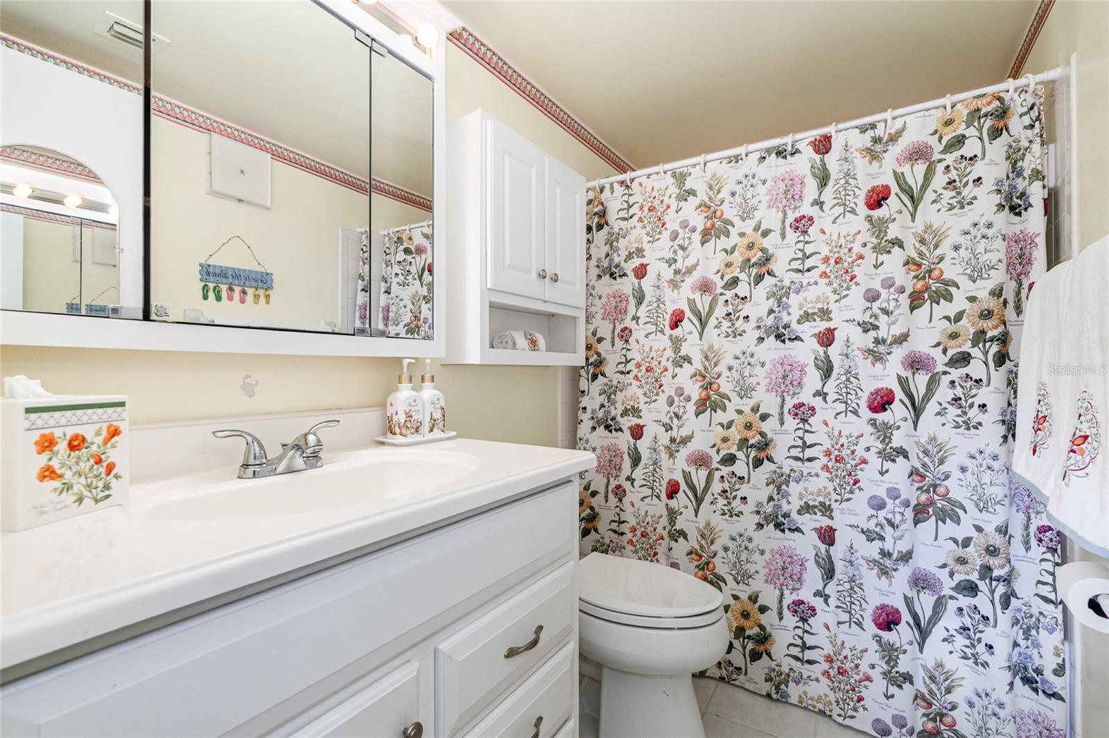 PELICAN POINT CONDOMINIUMS - Residential