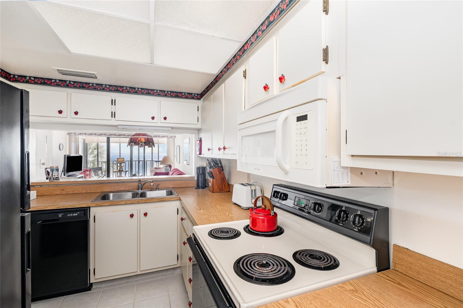 PELICAN POINT CONDOMINIUMS - Residential