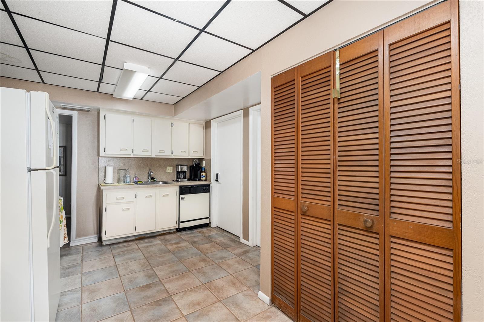 PELICAN POINT CONDOMINIUMS - Residential