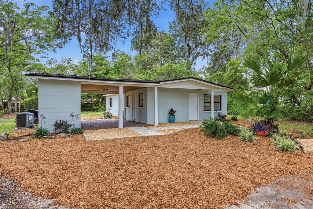 Photo of 2306 NW 47th Terrace, Gainesville, FL 32606 (MLS # GC541150)