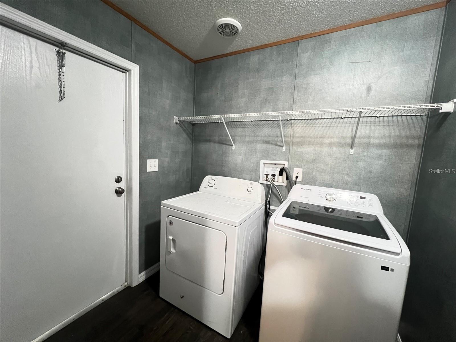 LEXINGTON ESTATE - Residential Lease