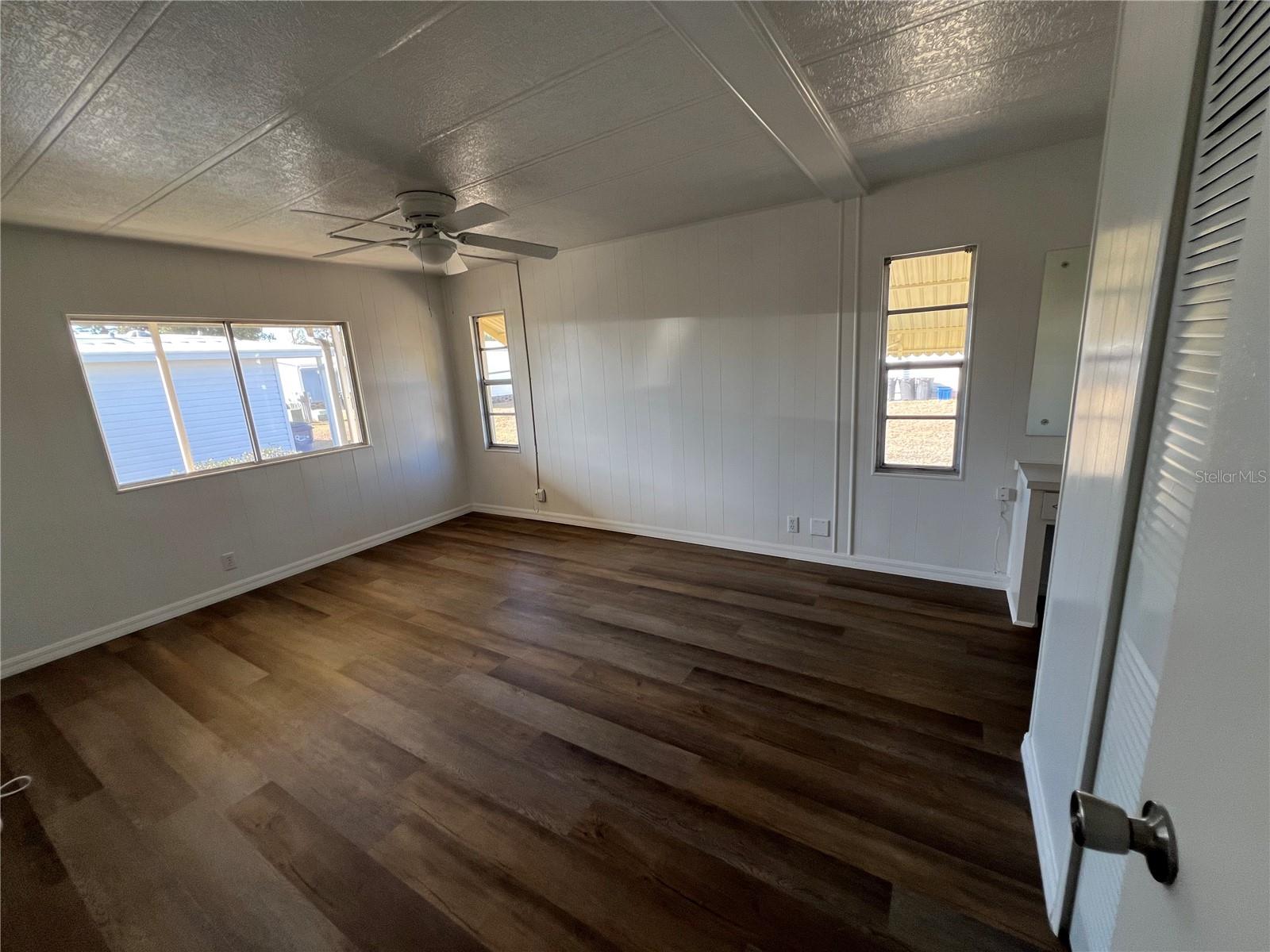 SHADOW BROOK MOBILE HOME - Residential