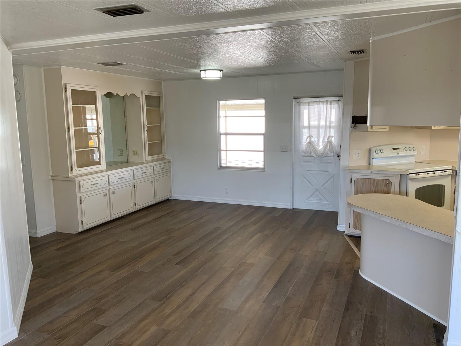 SHADOW BROOK MOBILE HOME - Residential