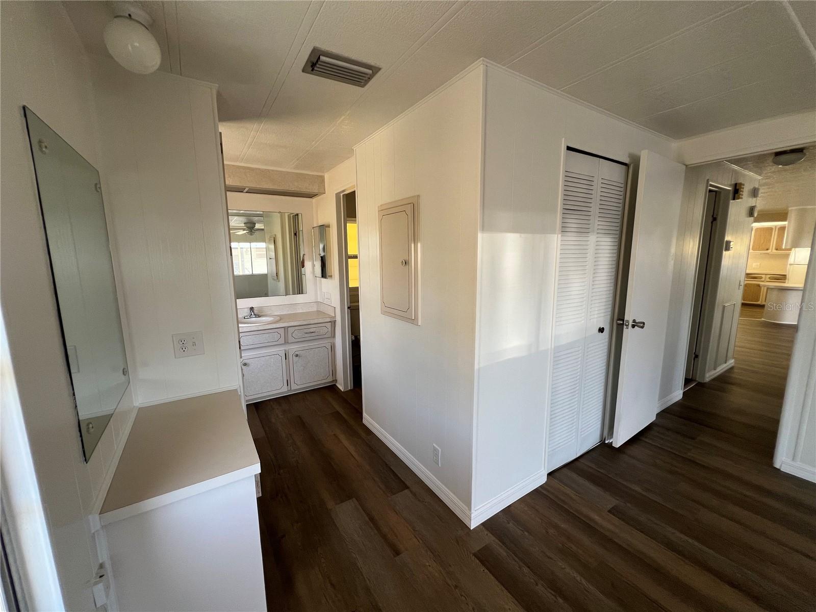 SHADOW BROOK MOBILE HOME - Residential