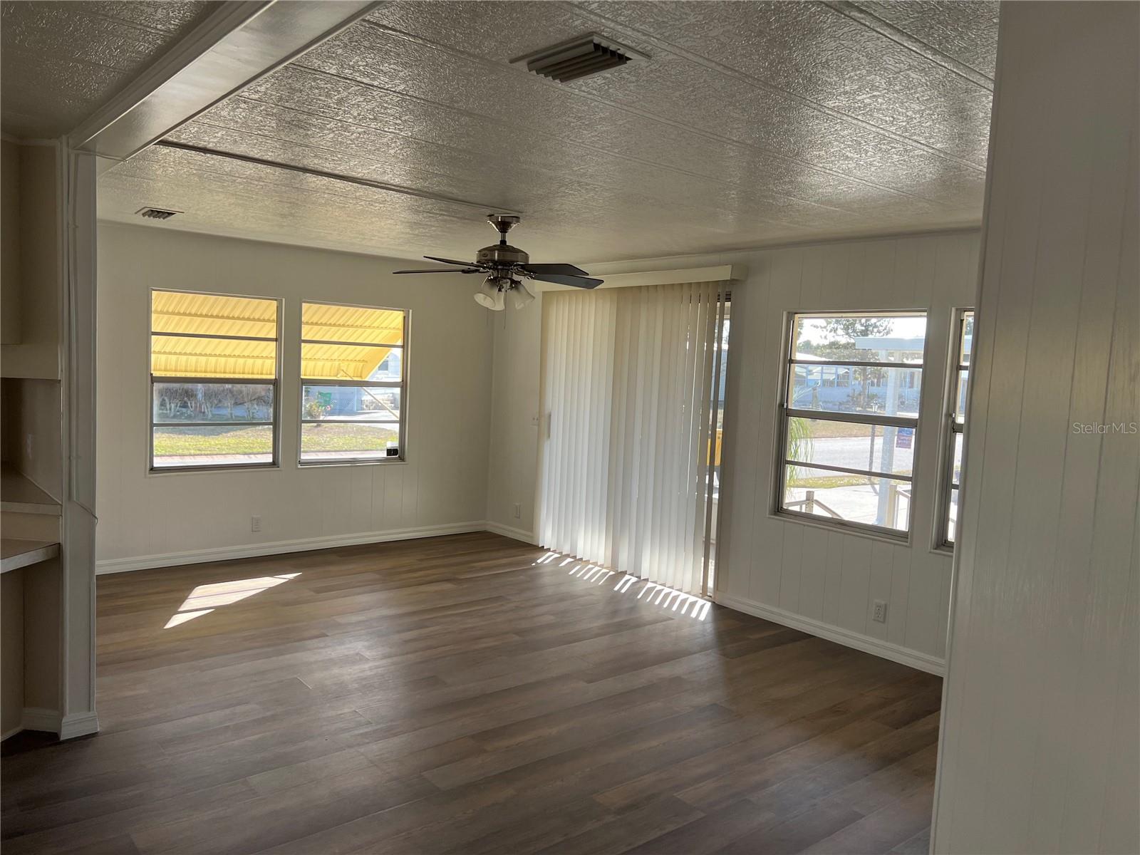 SHADOW BROOK MOBILE HOME - Residential