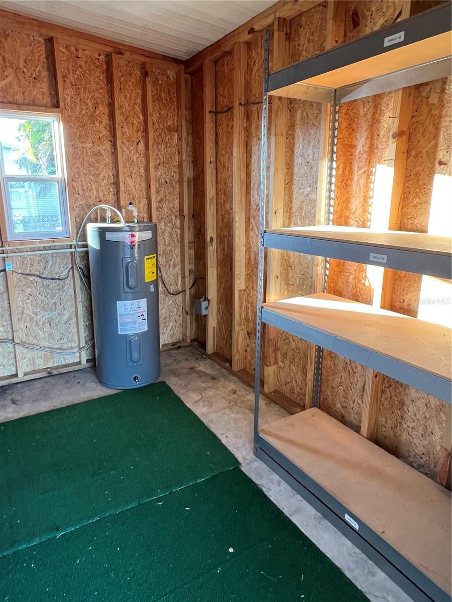 SHADOW BROOK MOBILE HOME - Residential