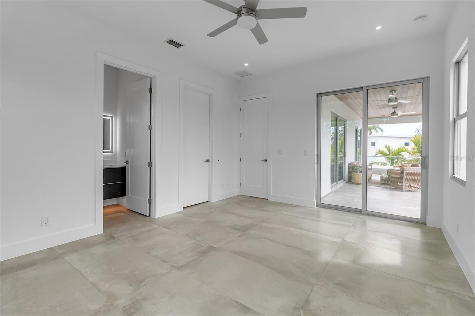 SOUTH GATE - Residential