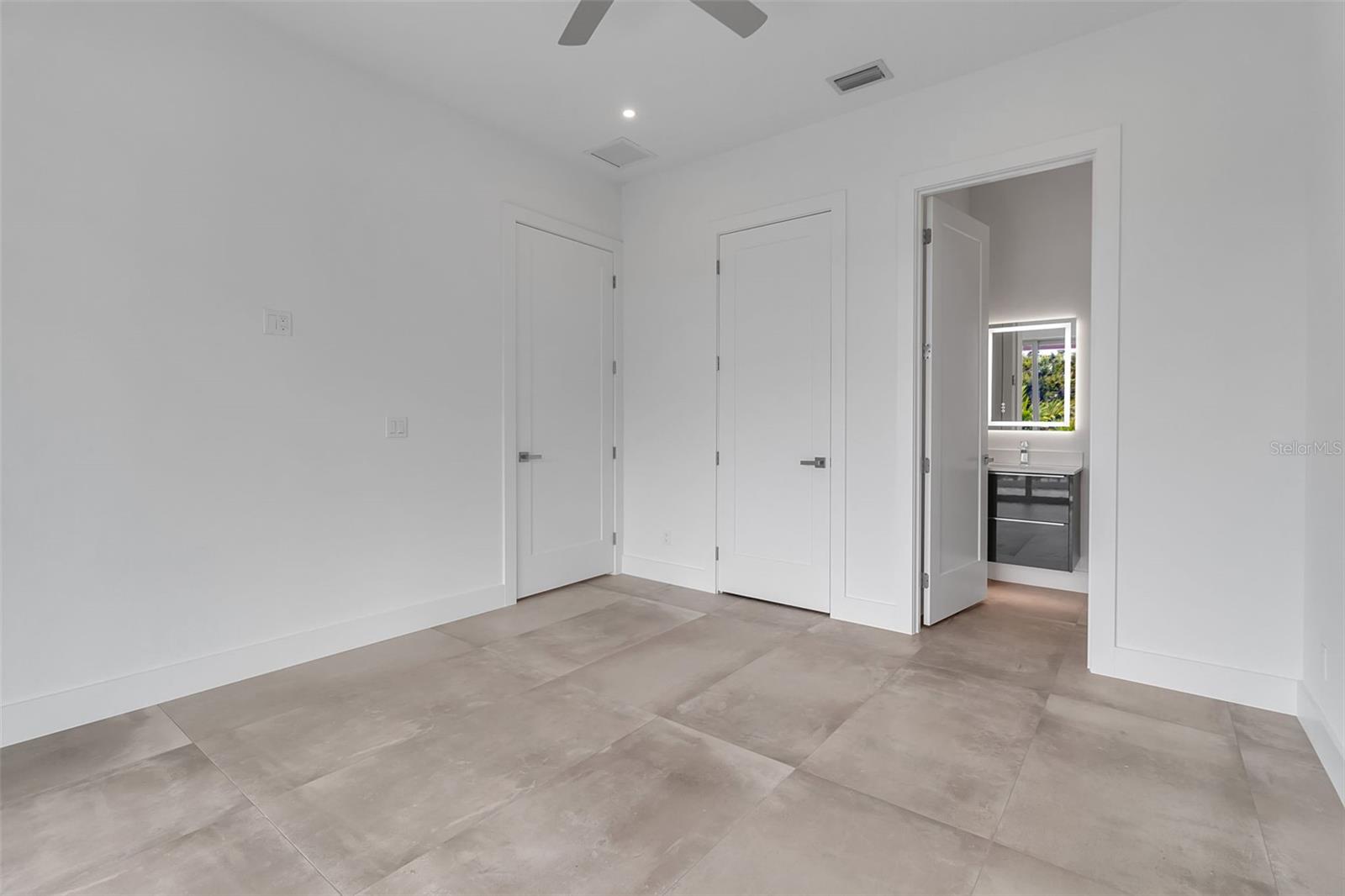 SOUTH GATE - Residential