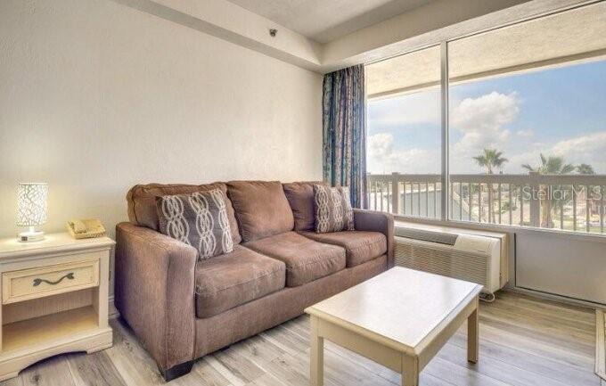 DAYTONA BEACH RESORT & CONFER - Residential