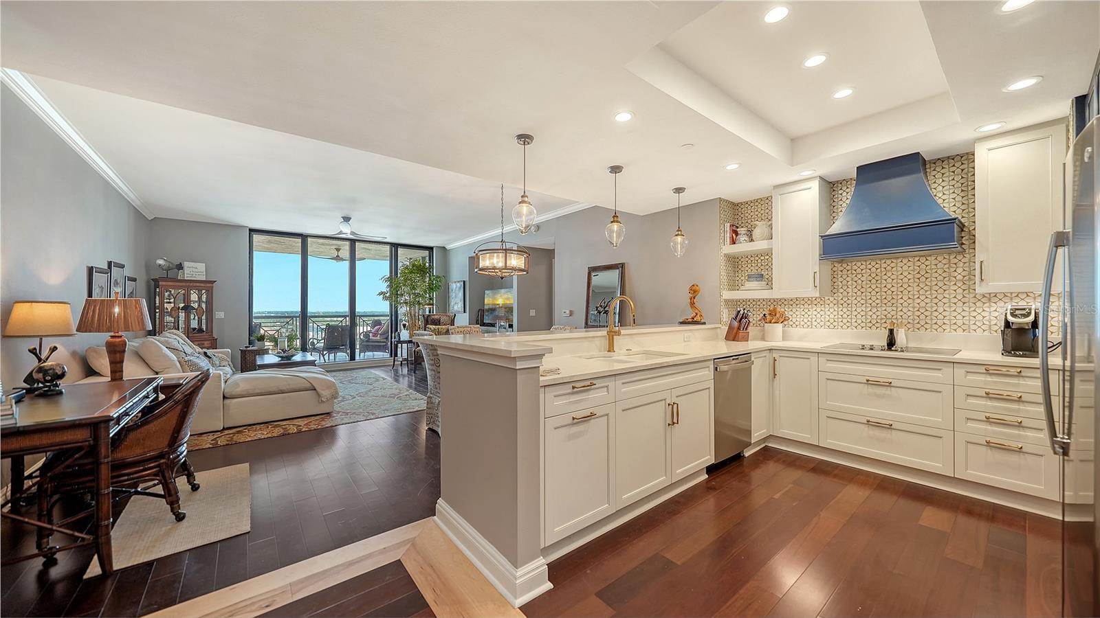 PLAZA AT 05 POINTS RESIDENCES - Residential