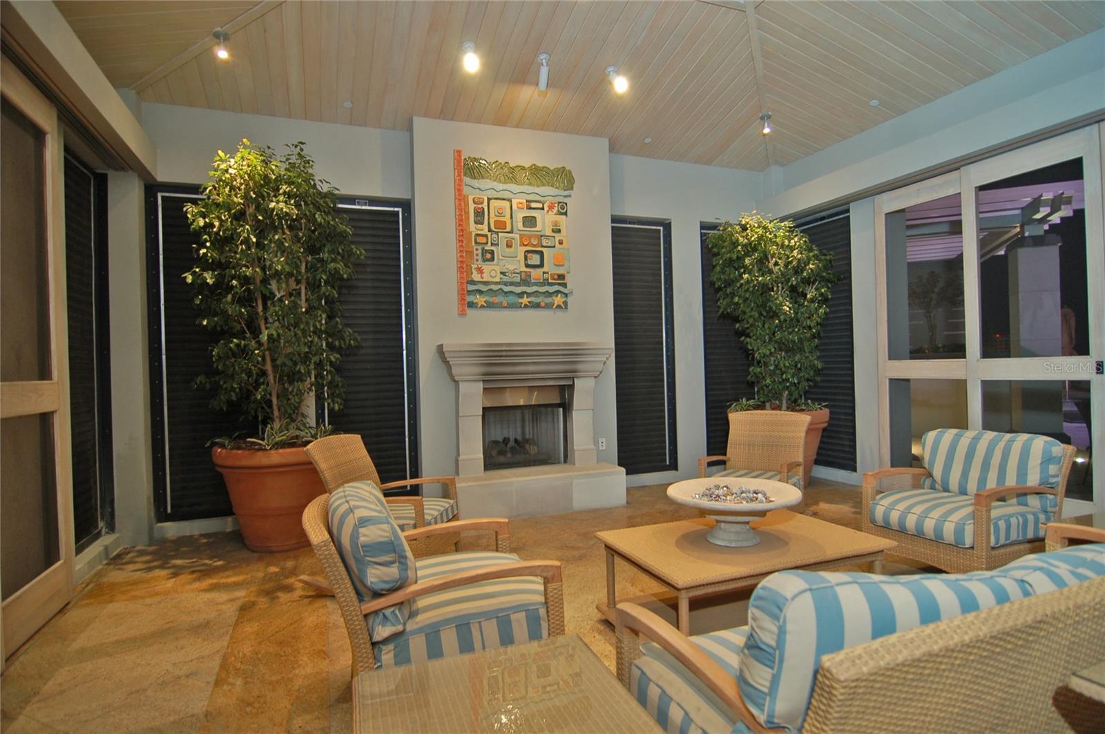 PLAZA AT 05 POINTS RESIDENCES - Residential