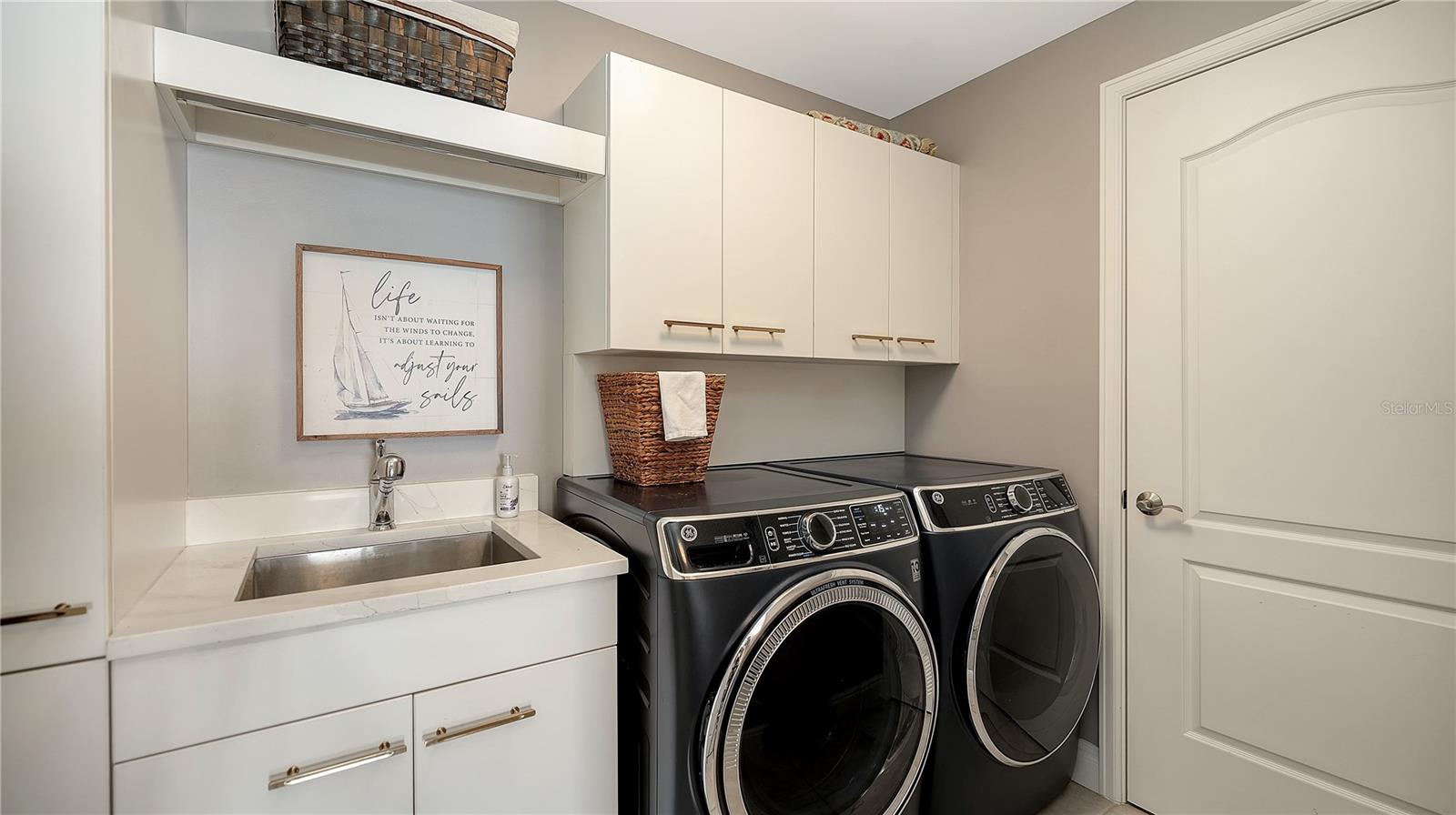 PLAZA AT 05 POINTS RESIDENCES - Residential