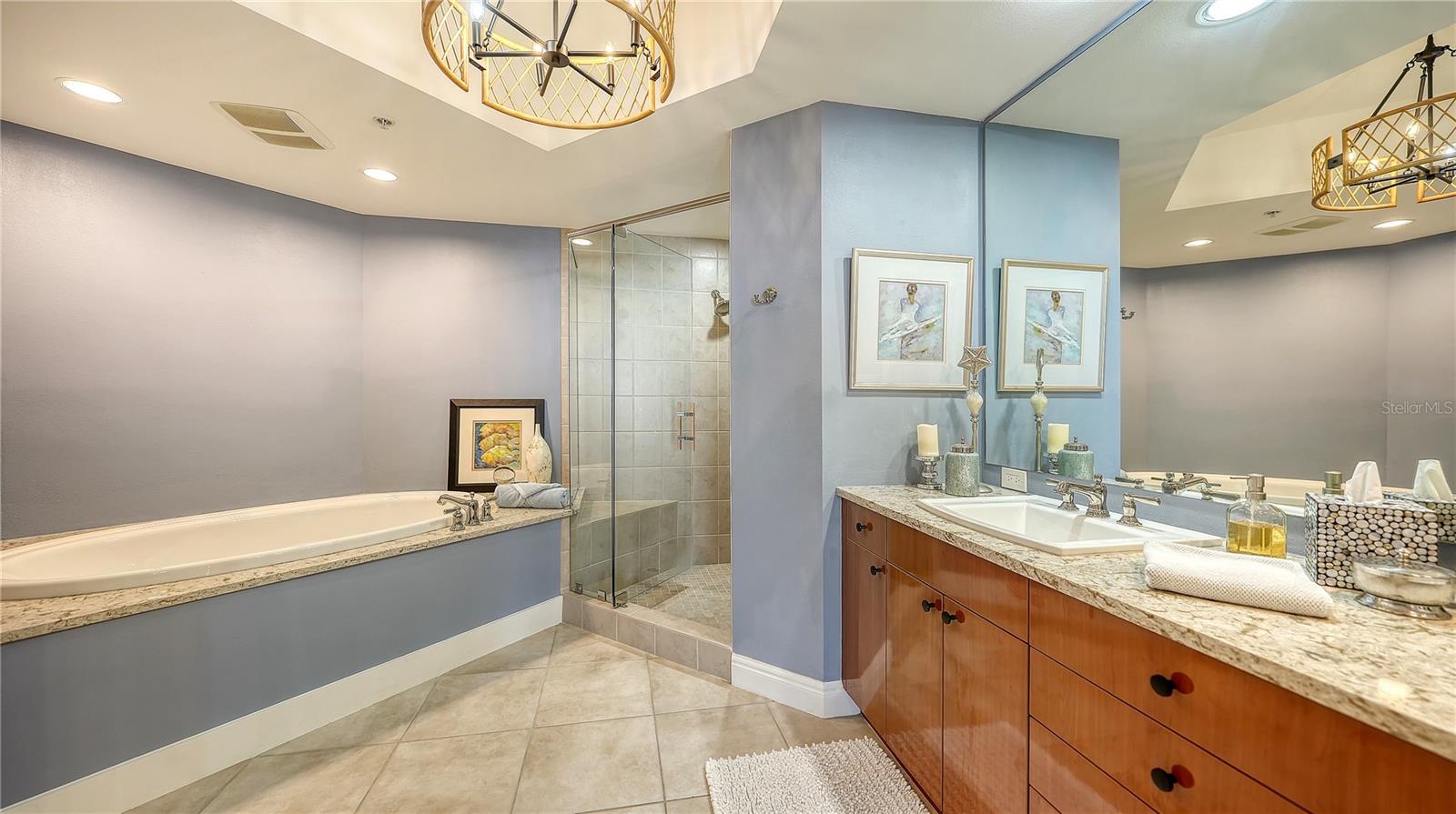 PLAZA AT 05 POINTS RESIDENCES - Residential