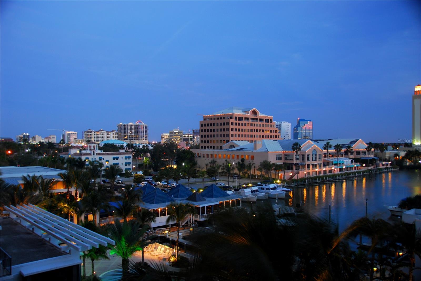 PLAZA AT 05 POINTS RESIDENCES - Residential