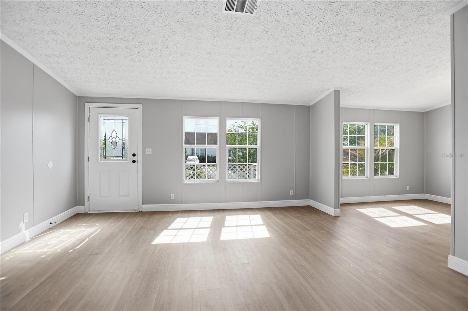 3204 SILVER LAKE COURT