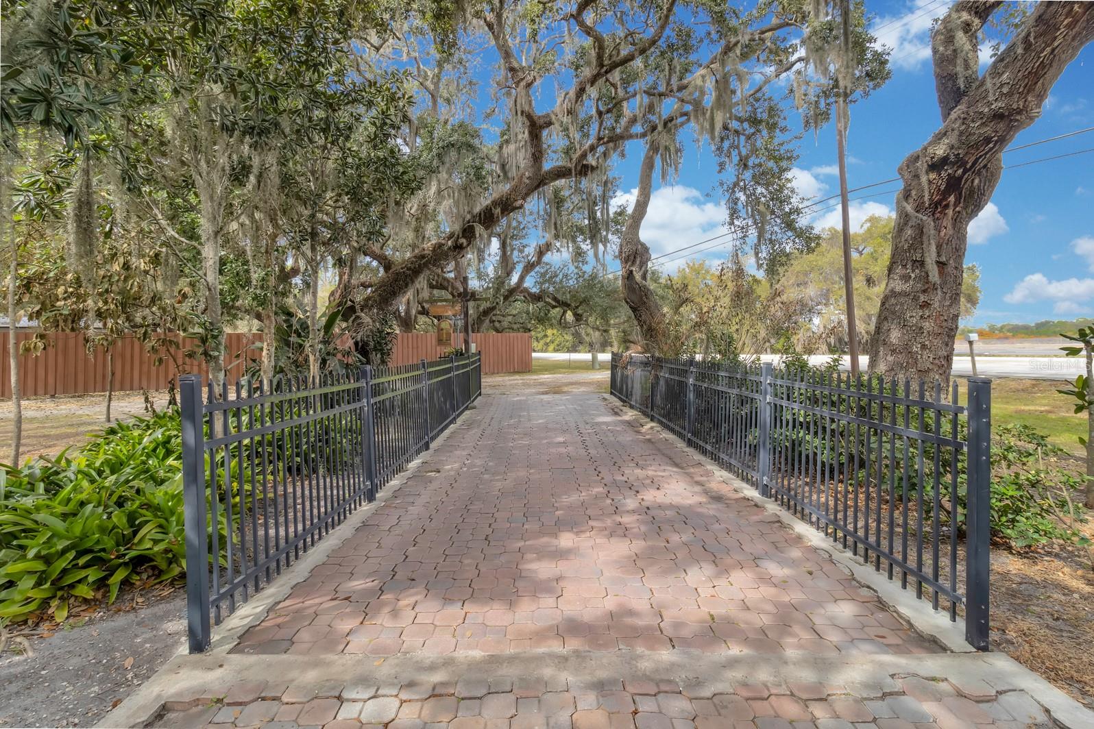 ALLIGATOR LAKESHORE - Residential