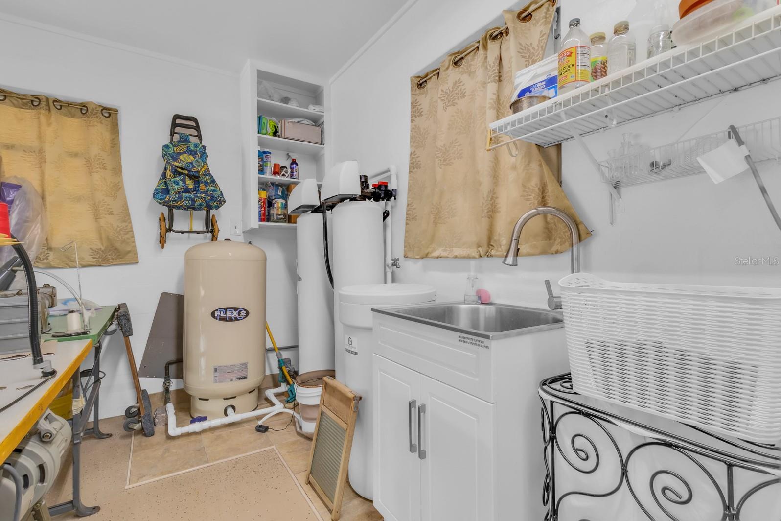 ALLIGATOR LAKESHORE - Residential