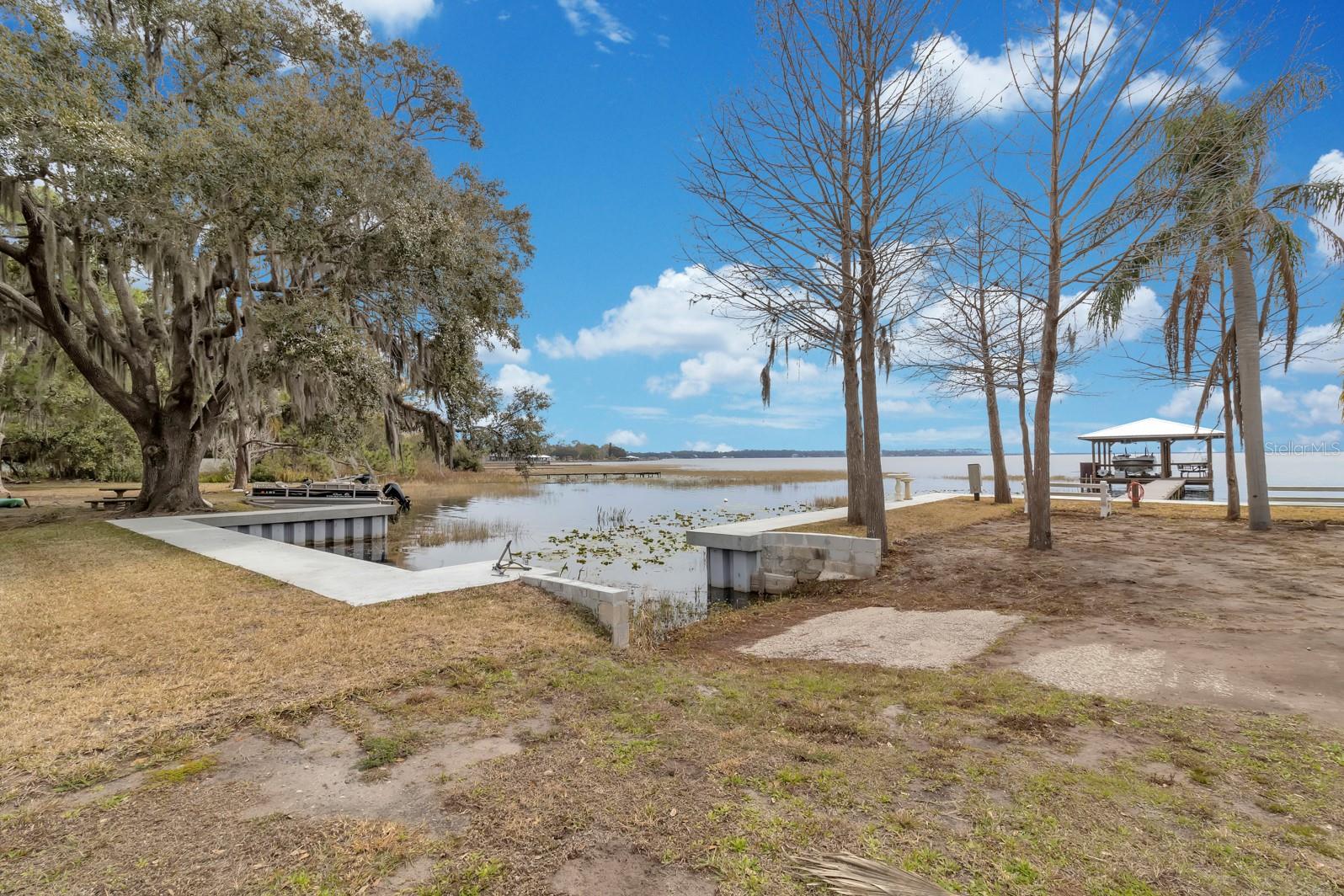 ALLIGATOR LAKESHORE - Residential