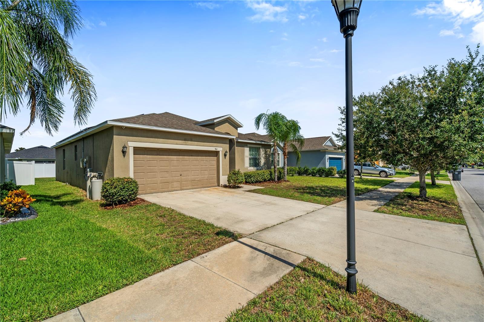 912 MEADOW GLADE DRIVE