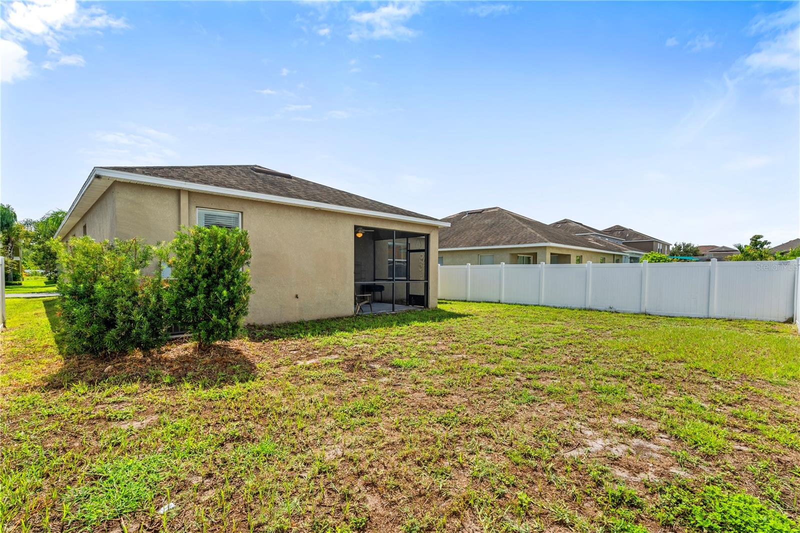 912 MEADOW GLADE DRIVE