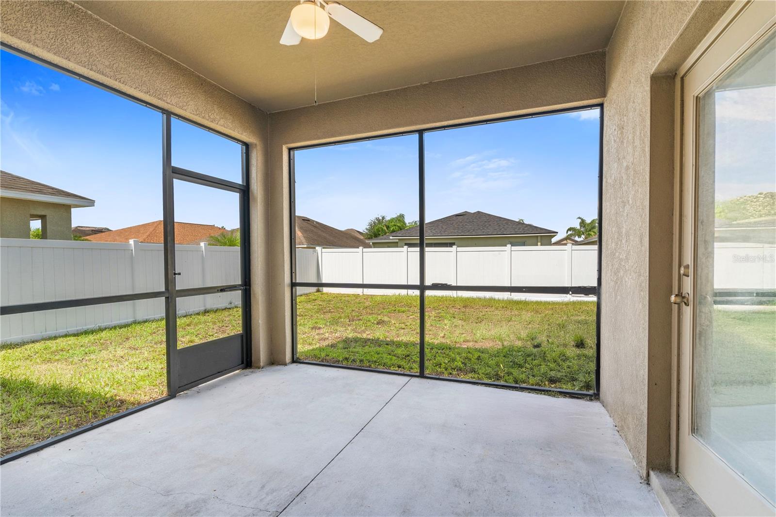 912 MEADOW GLADE DRIVE