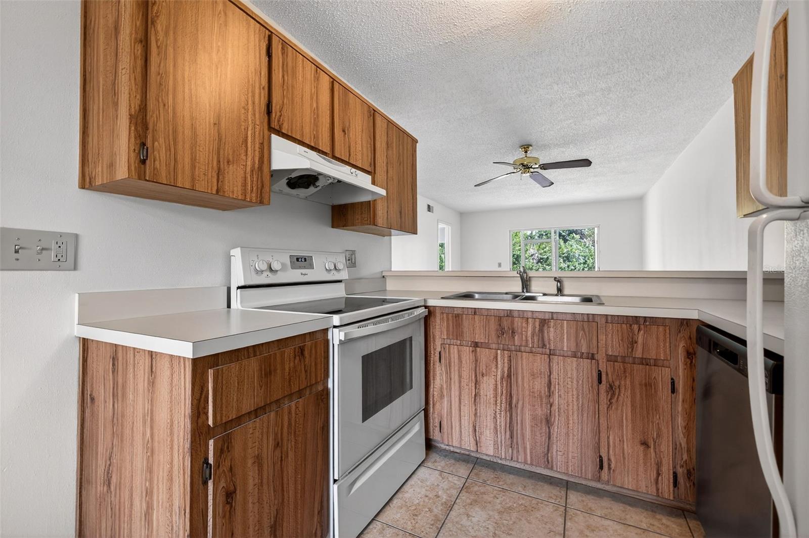 SHADOW LAKES CONDO - Residential