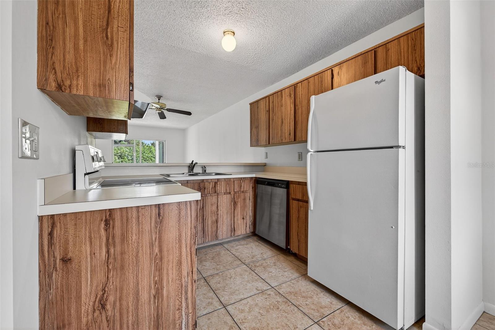 SHADOW LAKES CONDO - Residential