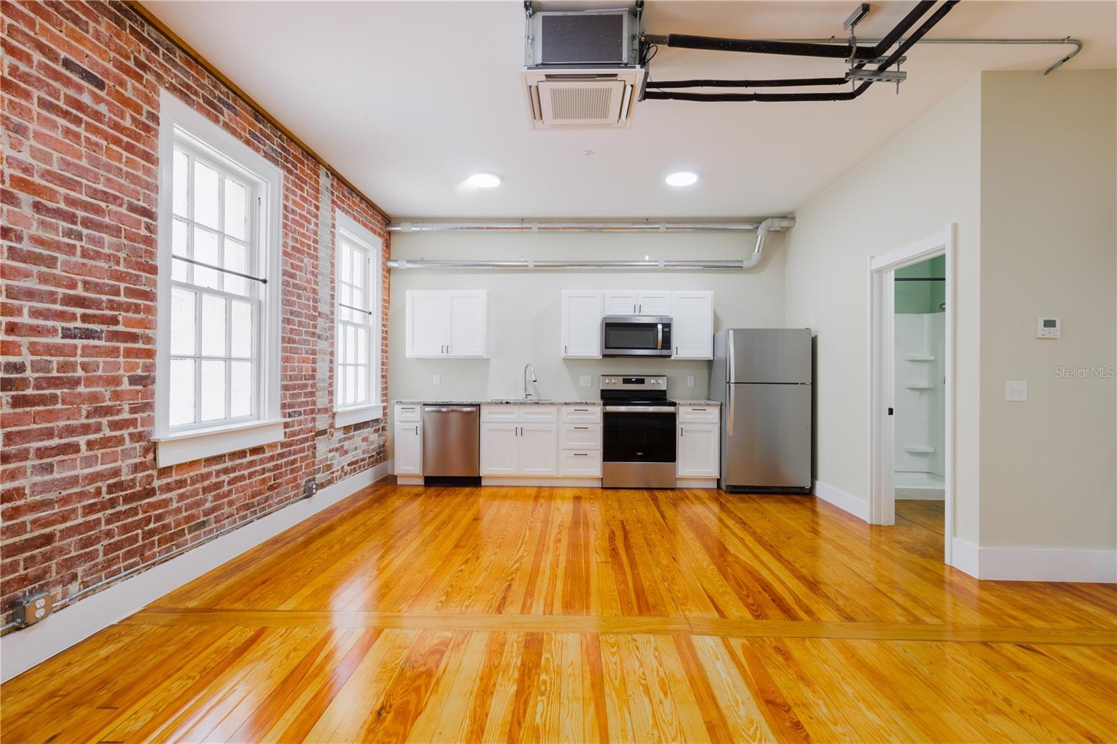 RICHS ADD DELAND - Residential Lease