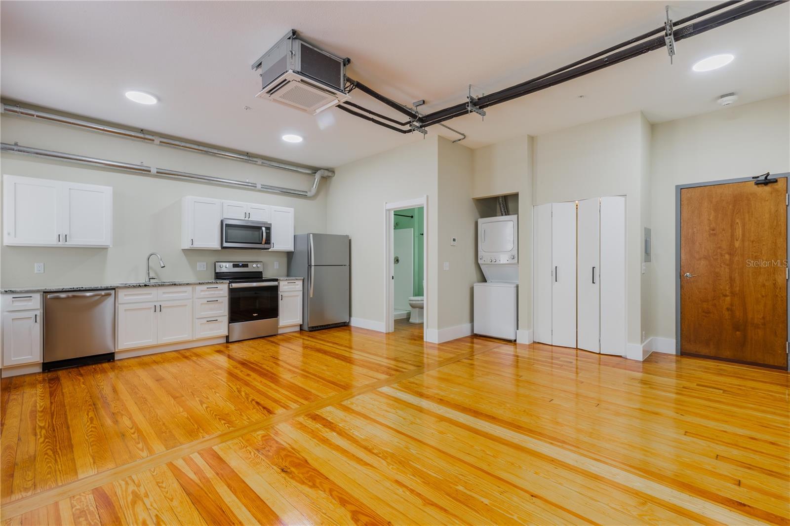 RICHS ADD DELAND - Residential Lease