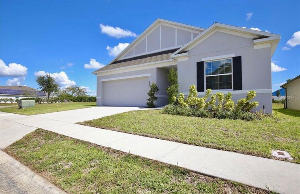 Photo of 492 Pinecrest Loop, Davenport, FL 33837 (MLS # S5143908)