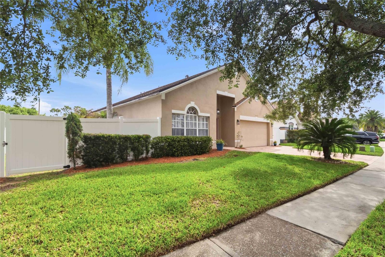 3203 HOLLAND DR