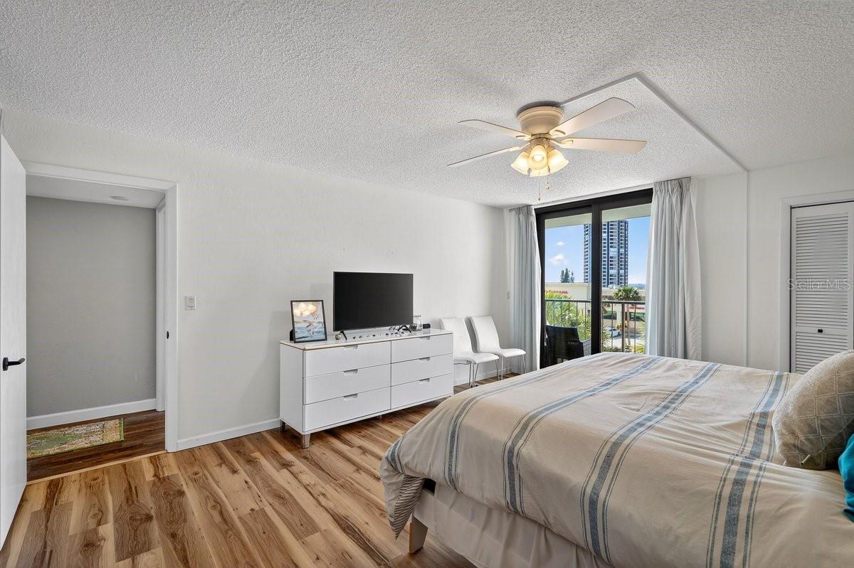 OCEANS 04 - Residential