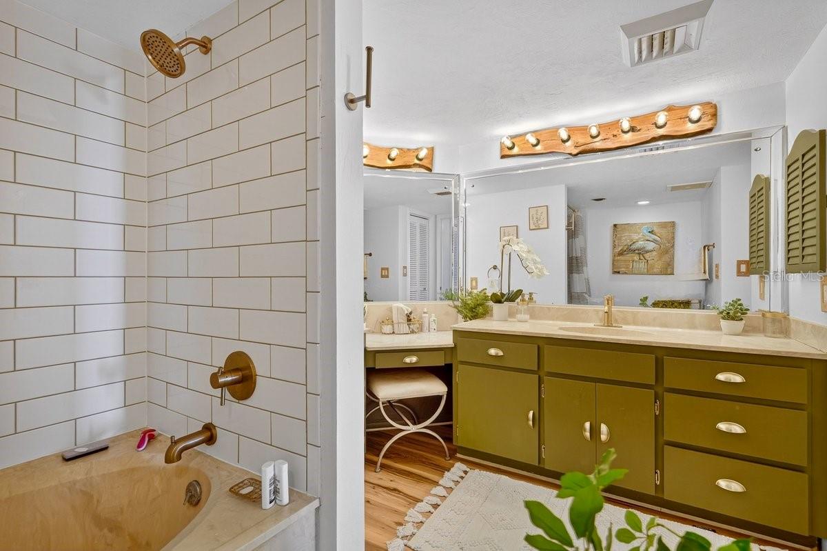 OCEANS 04 - Residential