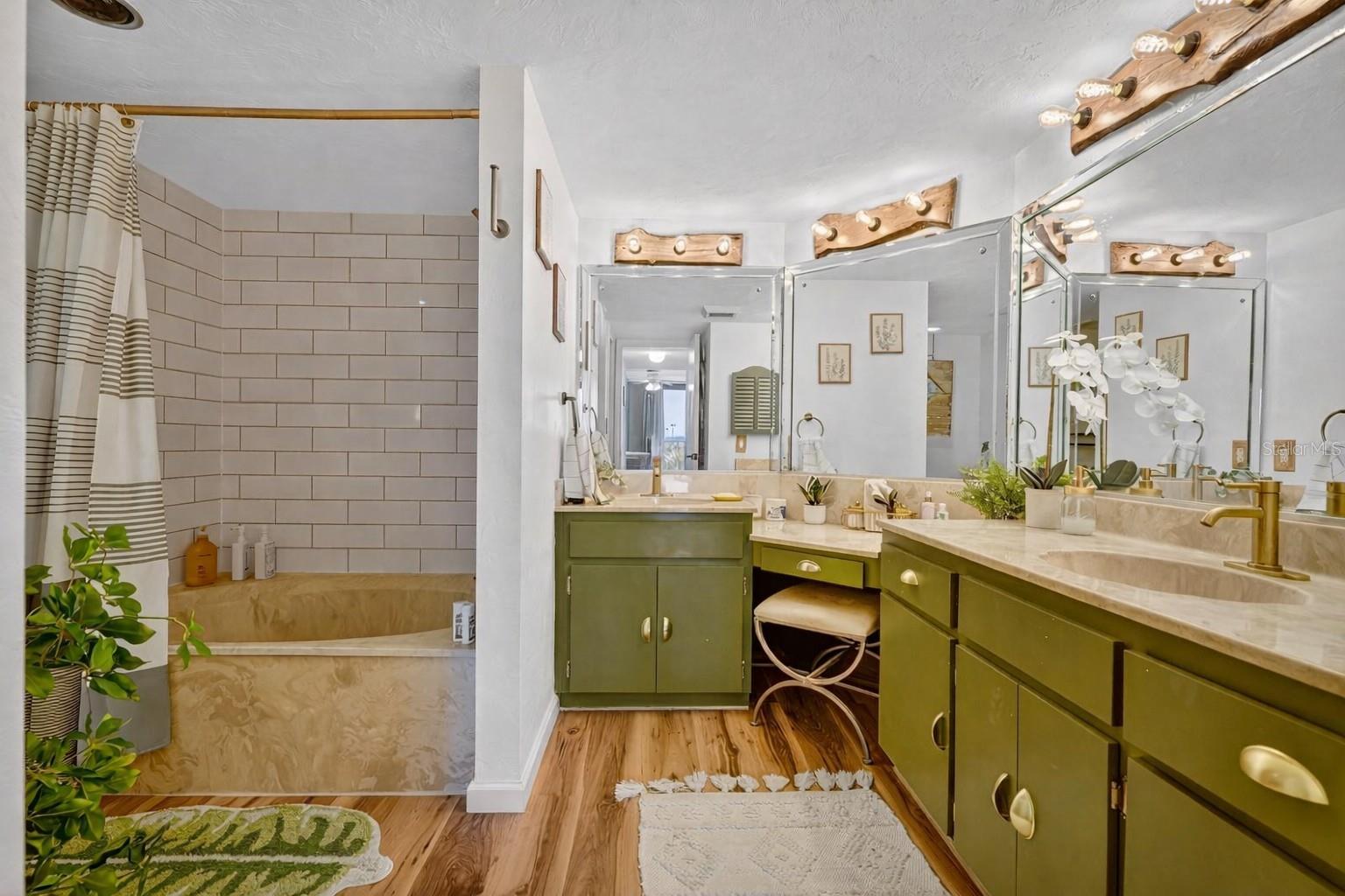 OCEANS 04 - Residential